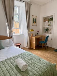 Quiet Garden View 2BR Apt City Center near Fringe - Edinburgh - 0
