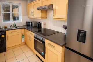Chafford Hundred's Premier 2-Bedroom Apartment - North Stifford - 6