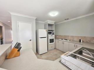 Pelican Shore Villa 22 - Kalbarri WA - 6