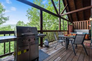 Cozy Cabin with Hot Tub, Game Room, and Pool Table - Pigeon Forge - 5