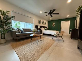 The Miami Tropic Suite - Private Stay with Free Parking in the Heart of Miami - 8