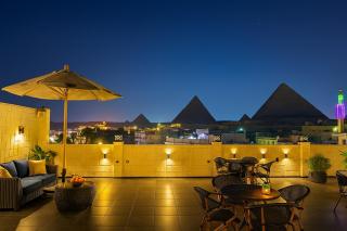 Nuts Pyramids View - Il Cairo - 0