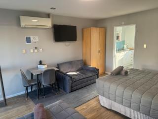 Gothic Heights Motel - 6