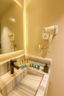 Nuts Pyramids View - 2