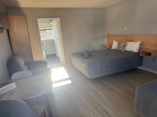 Gothic Heights Motel - 8