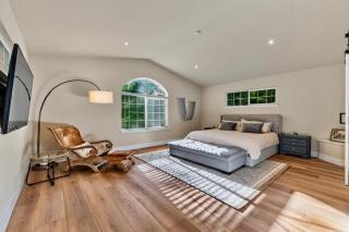Spacious Cozy and Renovated Mountain Retreat - 0