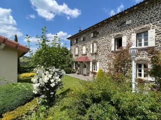 Charme du Velay : Maison de caractère avec cheminée, terrasse et équipements bébé à St-Paulien - FR-1-582-266 - Saint-Paulien - 0