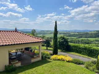 Charme du Velay : Maison de caractère avec cheminée, terrasse et équipements bébé à St-Paulien - FR-1-582-266 - 8