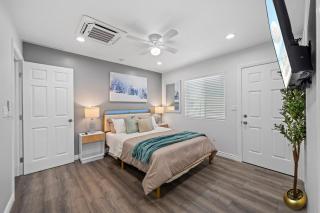 Entire Private Home with 3 Bedrooms 3 Bathrooms, House with Yard, King Bed, Prime Location, Available Now - 2