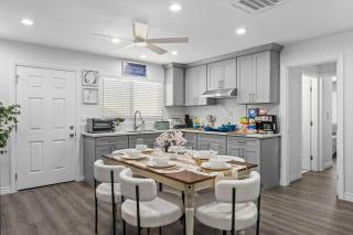 Entire Private 3-Bed 3-Bath House w Yard, King Bed, Prime Location - San Diego - 9