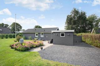 Cottage Close To The Beach, - Skovs-Højrup - 0