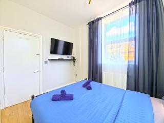 Near South Wimbledon Station, 2BR, Sleep 6, King beds - London - 1