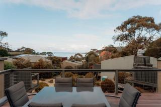 OCEAN VIEW Coastal 3 BEDROOM Retreat in Lorne - Balcony, Fireplace, Free WiFi Warm Coastal Charm - 4