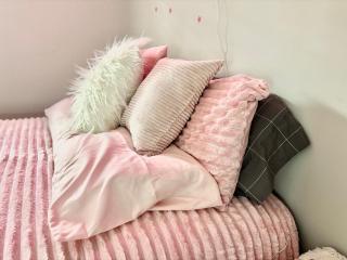 Pink Designed Queen Suite - Game Room - 7 Mins From Airport - 3