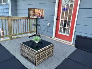Pink Designed Queen Suite - Game Room - 7 Mins From Airport - Riverdale - 6