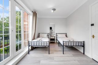 Riverview, studio style room near station R3 - 1