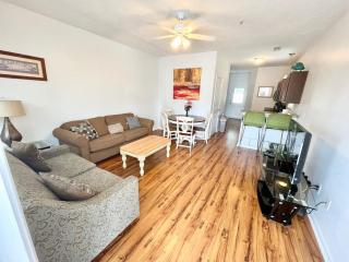 Cheerful 3-br cottage with pool, 2 blocks to beach, free parking - Myrtle Beach - 7