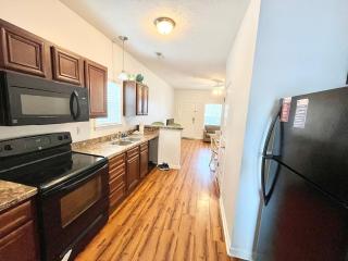 Cheerful 3-br cottage with pool, 2 blocks to beach, free parking - Myrtle Beach - 4