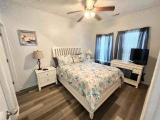 Cheerful 3-br cottage with pool, 2 blocks to beach, free parking - Myrtle Beach - 3
