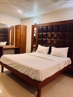 Hotel Ambrosia With Airport Pickup - New Delhi - 5