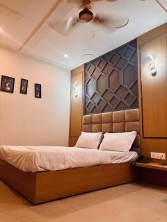 Hotel Ambrosia With Airport Pickup - New Delhi - 1