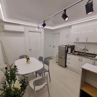 Gunja House 2 rooms, 3 beds, 3-minute walk from Gunja Station, Netflix, YouTube Premium - Samgong - 9