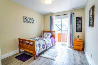 2 Bedroom East-York bungalow - 5