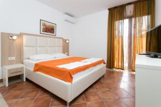 Milan's Apartments - Sveti Stefan - 9