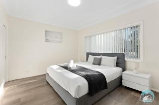 Spacious 4 Bedroom House Near Station & Parramatta - Guildford - 8