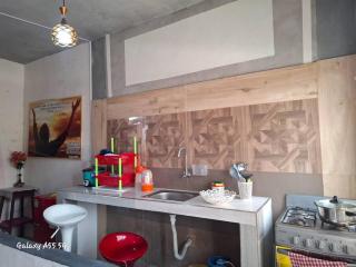 Dormitorio KAPULLANA Jr Junin 263 barrio norte con cocina baño privado - Piura - 1