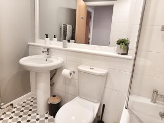 Spacious Ground floor, 2 bed by Lains Lettings m - 2