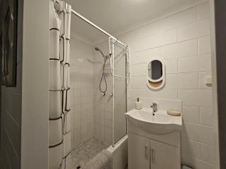 Stylish 2BR Apartment Retreat - 1