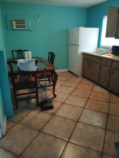GpL 5544 Cozy Getaway with Bright Colors & Full Kitchen - 1