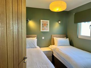 Beach Cottage 33, Just a Short Stroll to the Beach - Westward Ho - 3