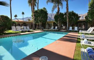 7 Springs Inn & Suites - Palm Springs - 8