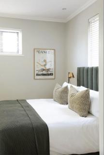 Modern Green Point Apartment withPool Access - 2