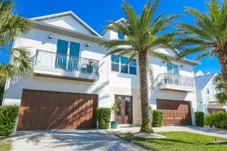 Batemans - New Luxury Canal Front Home with Pool Spa Dock Close to Bean Point Pine Ave - Anna Maria - 9