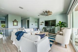 Batemans - New Luxury Canal Front Home with Pool Spa Dock Close to Bean Point Pine Ave - 8