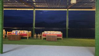 The Halt Narkanda - Rooms and Rooftop Cafe - 1