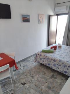 low cost airport room catania bagno privato in camera 800 mt aeroporto - 1