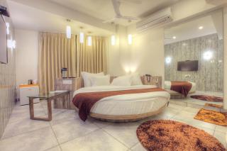 Scenaria Hotel - Ahmedabad - 1