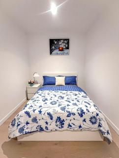 2-Bedroom Apartment in Melbourne CBD with Balcony, Pool & Gym Access - 7
