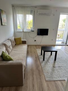 Two bedroom apartment in Rakovica - 4