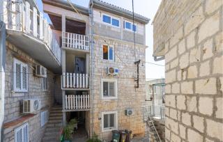 1 Bedroom Beautiful Apartment In Slatine - 0