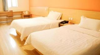 7 Days Inn West Gate of Taiyuan University of Technology - 1