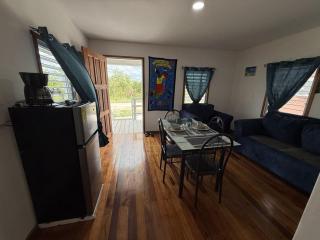 Lily's Sunrise Villa - Ladyville - 4