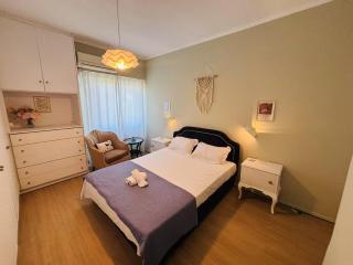 Stunning Acropolis views and convenient living - 4