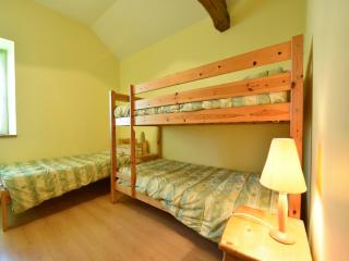 Spacious Holiday Home in Besse with Swimming Pool - Besse - 3