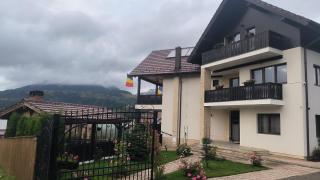 Aqualina Colibita - pe malul lacului - 8