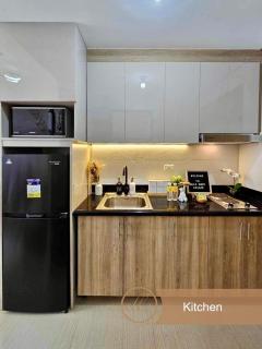 Modern Unit at Shore 2 Mall of Asia by Elle Suite - 4